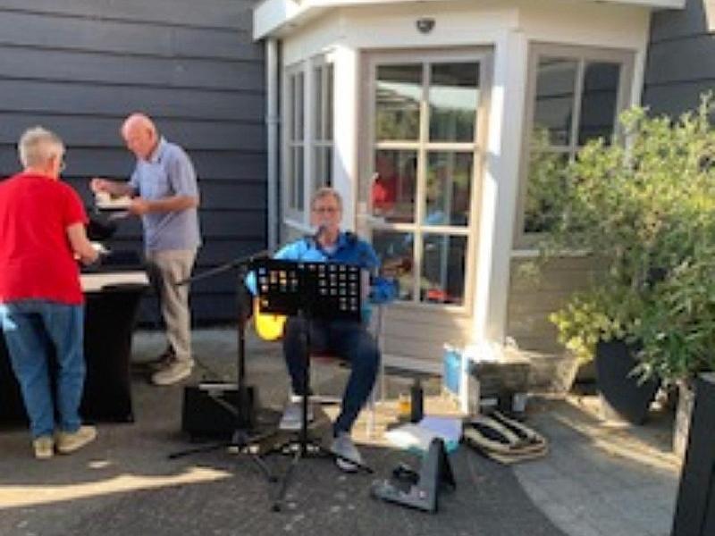 Muzikaal optreden en bbq