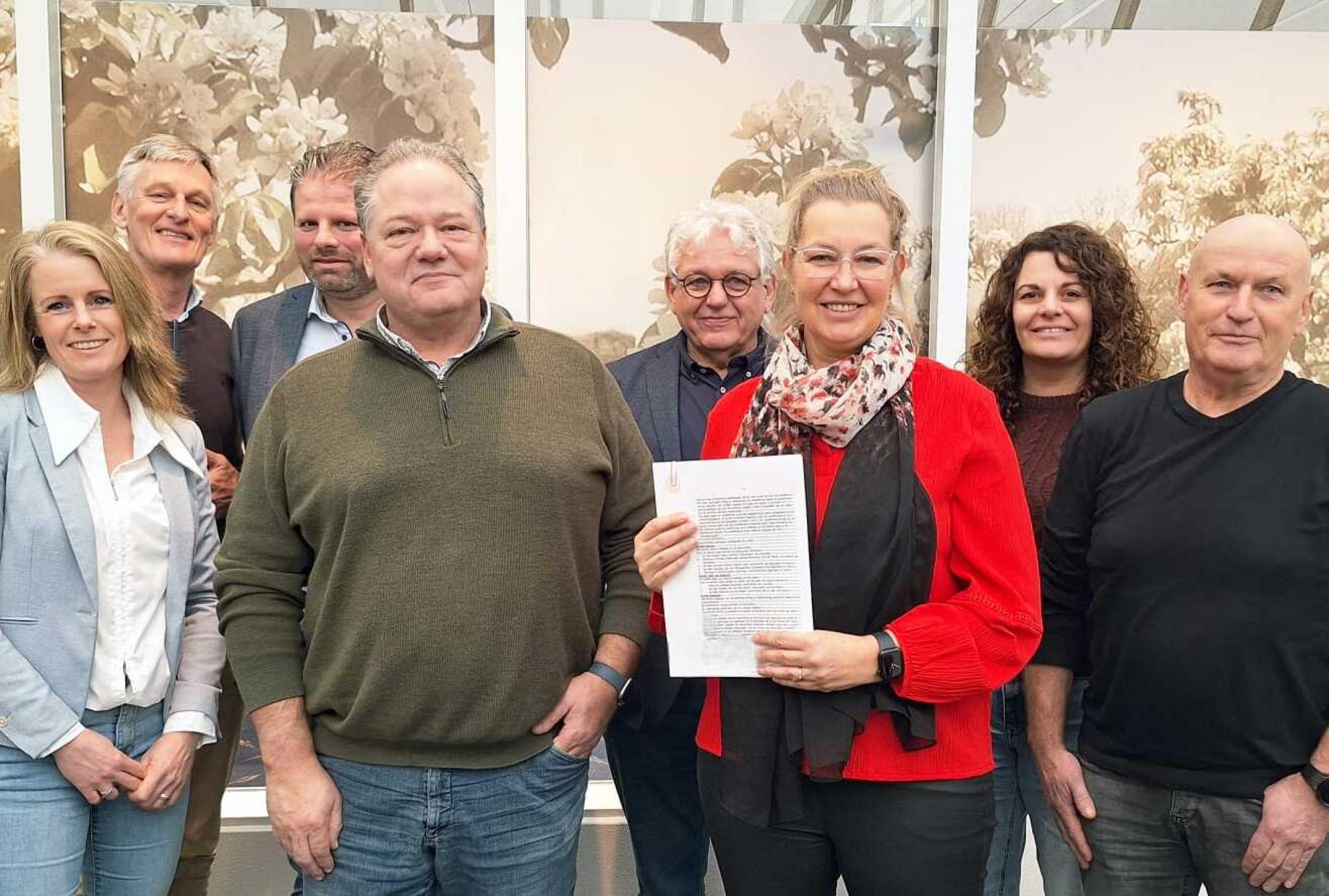 Foto-bestuur-en-rvt-met-oprichtingsakte